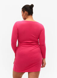 Eng anliegendes Kleid mit Ausschnitt, Raspberry Sorbet, Model