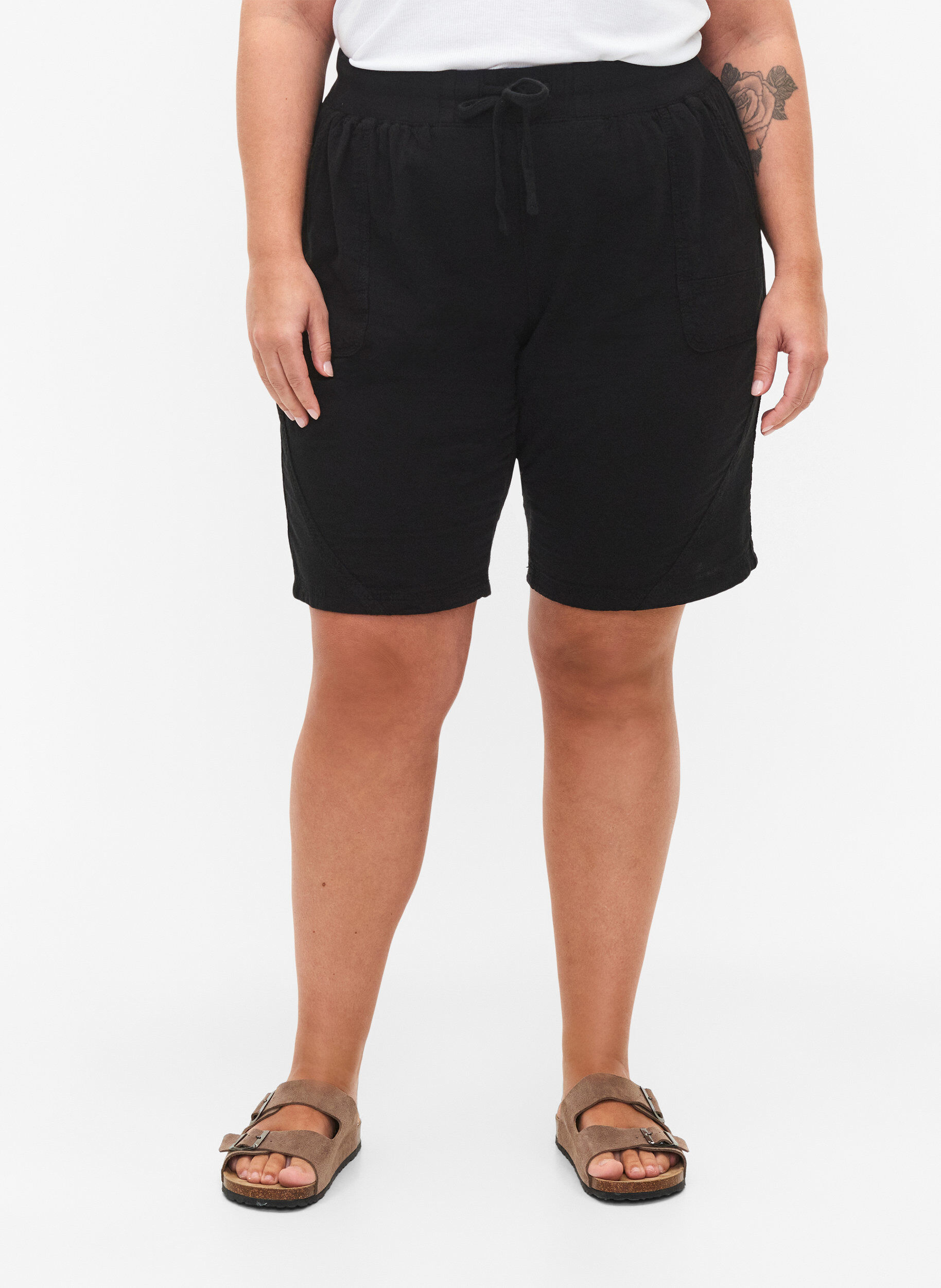 ZizziLockere Shorts aus Baumwolle mit Taschen, Schwarz, Model image number 4
