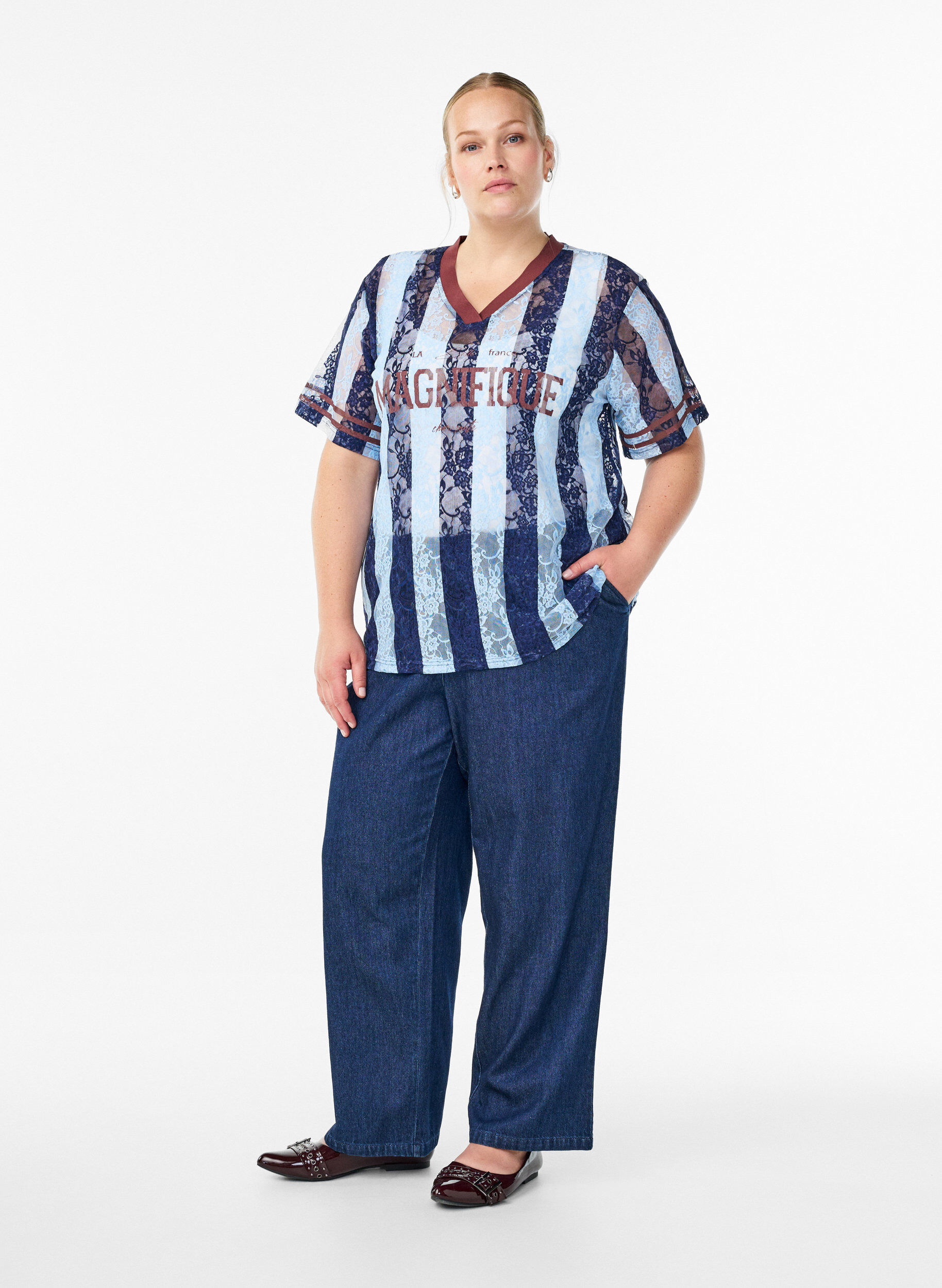 ZizziBluse mit Spitzendetails und Statement-Print, Blau, Model image number 1