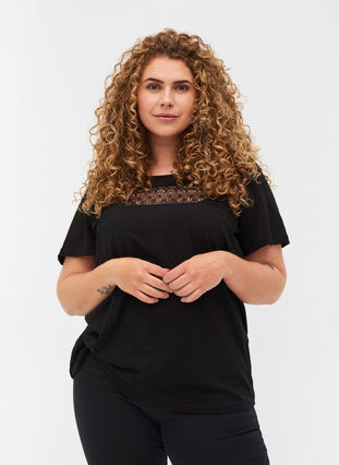 T-Shirt aus Baumwolle mit Spitze, Black, Model image number 0