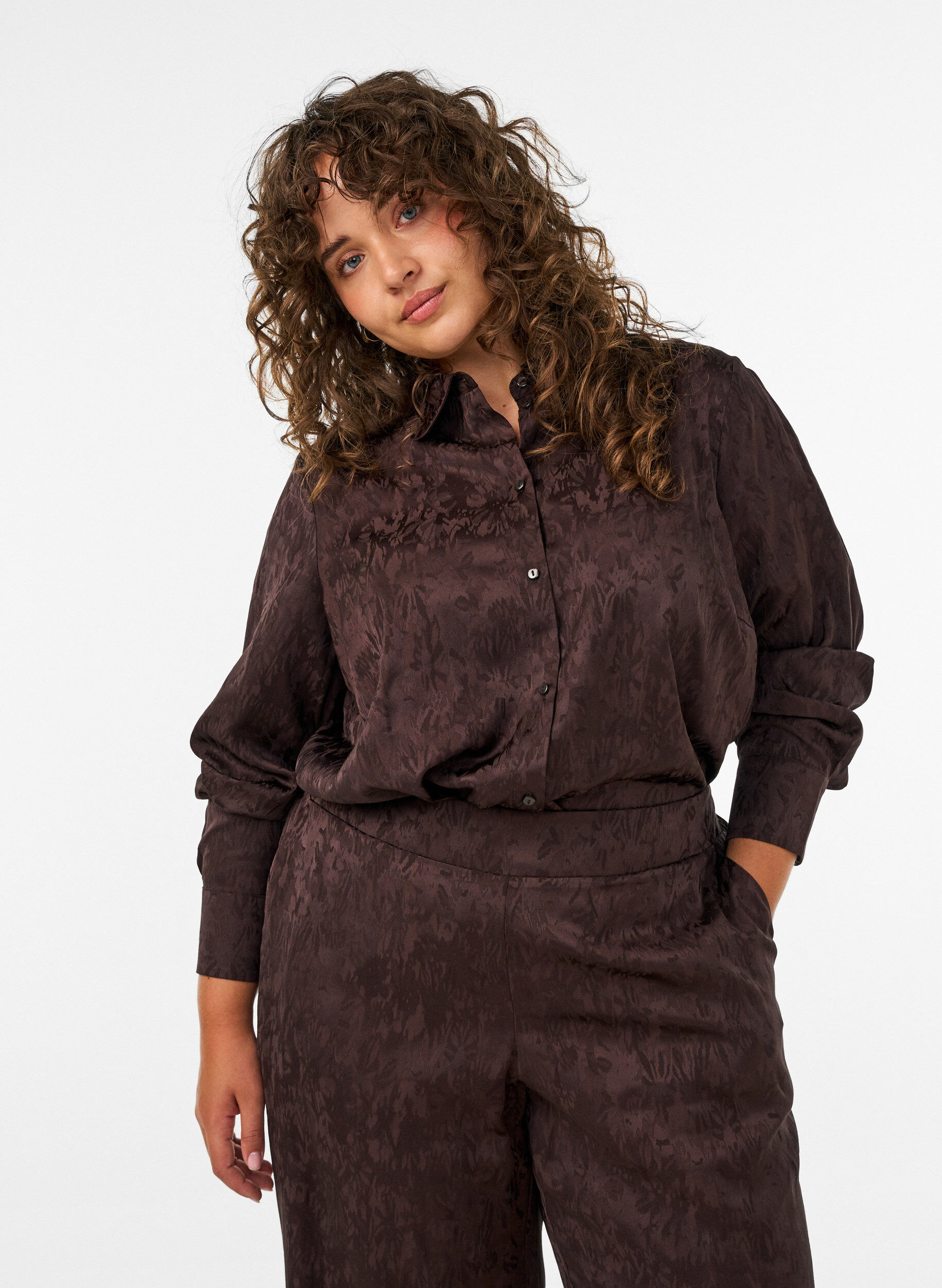 ZizziBluse mit Ton-in-Ton-Paisleymuster, Braun, Model image number 0