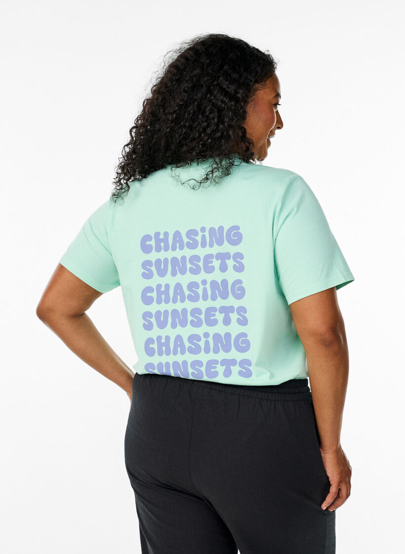 T-Shirt aus Bio-Baumwolle mit R&uuml;ckenprint, Gr&uuml;n, Model image number 2