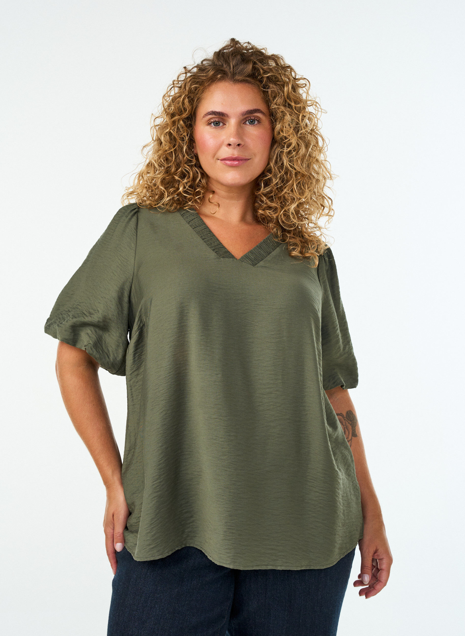 ZizziBluse mit Ballon&auml;rmeln und V-Ausschnitt, Gr&uuml;n, Model image number 0