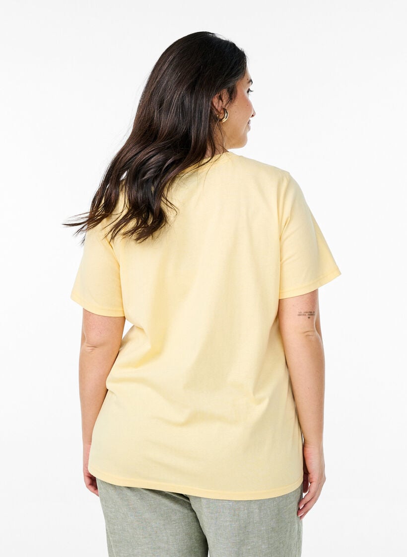 Basic-T-Shirt aus Baumwolle mit Rundhalsausschnitt, Gelb, Model image number 2