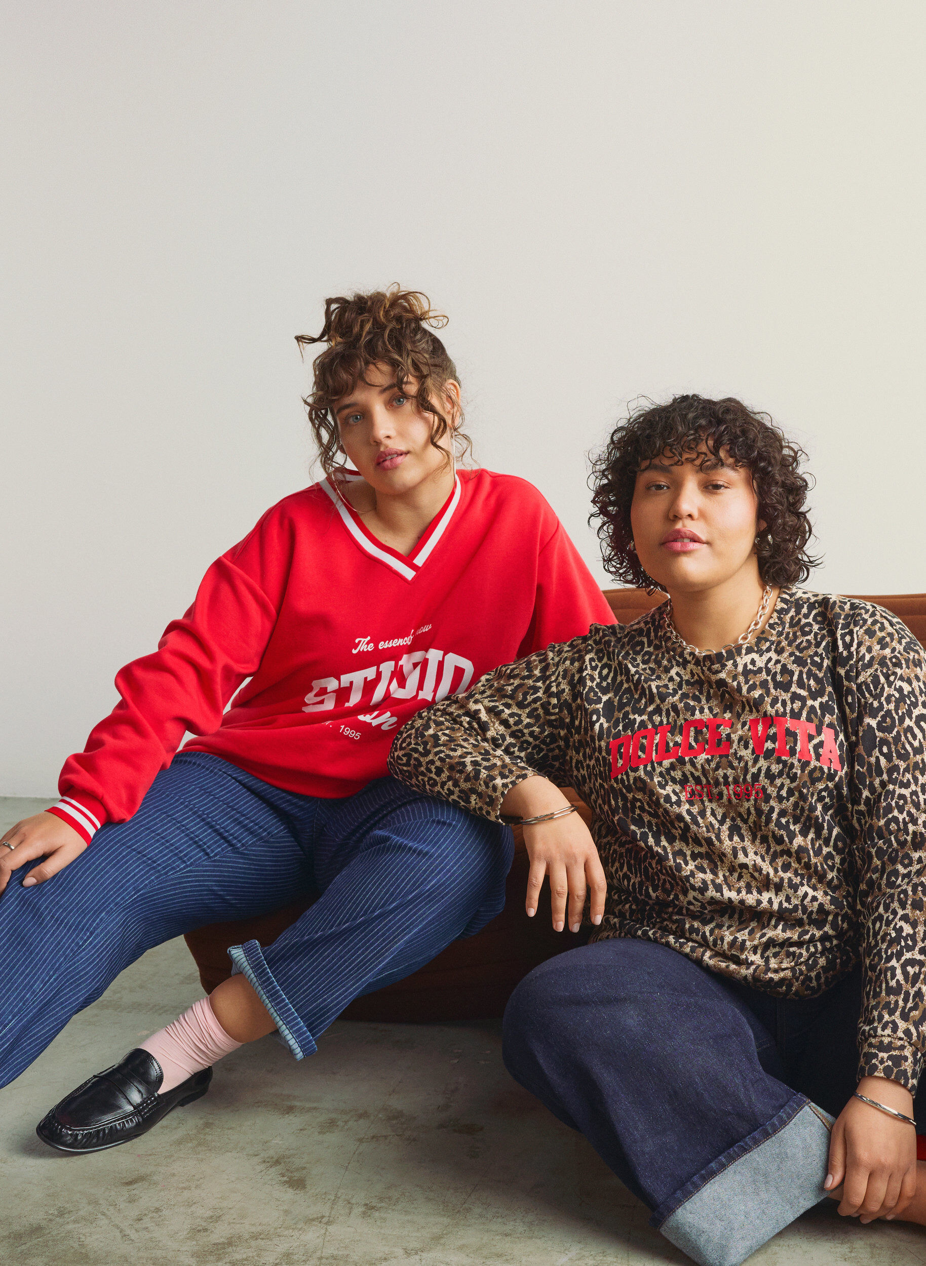 ZizziSweatshirt mit V-Ausschnitt und Textprint, Rot, Image image number 0