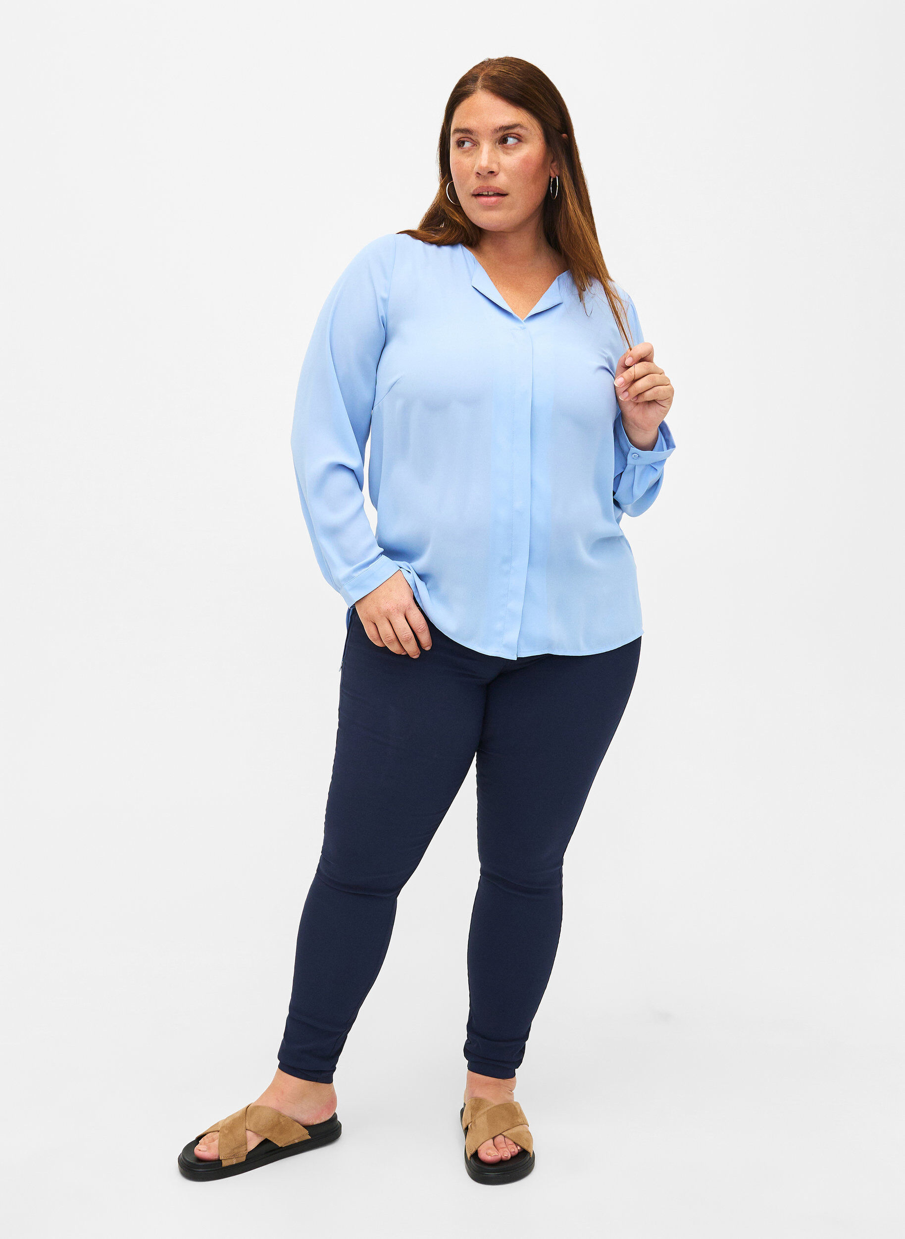 ZizziEinfarbiges Hemd mit V-Ausschnitt, Serenity, Model image number 2