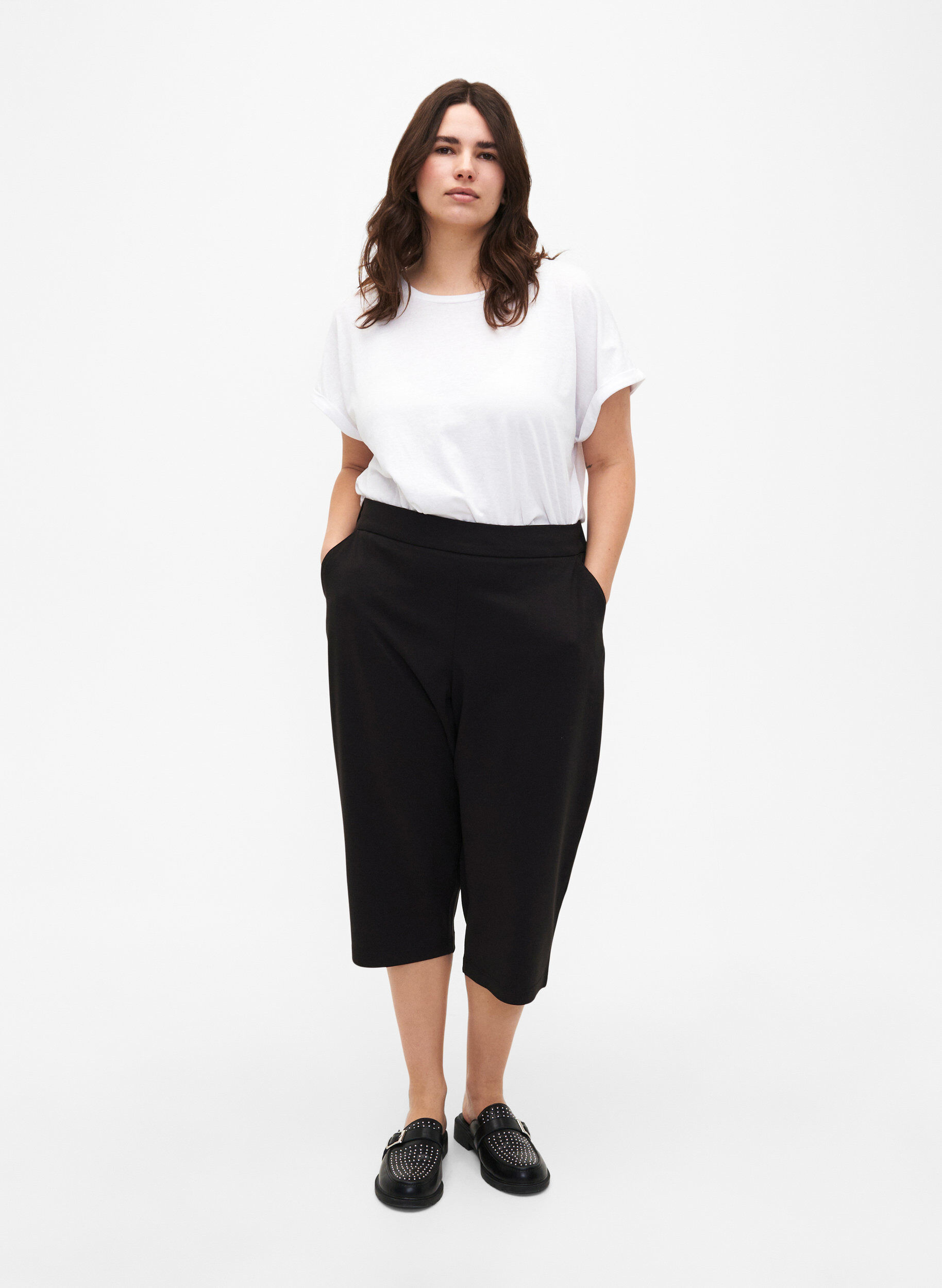 ZizziMaddison, lockere Caprihosen mit Taschen, Schwarz, Model image number 1