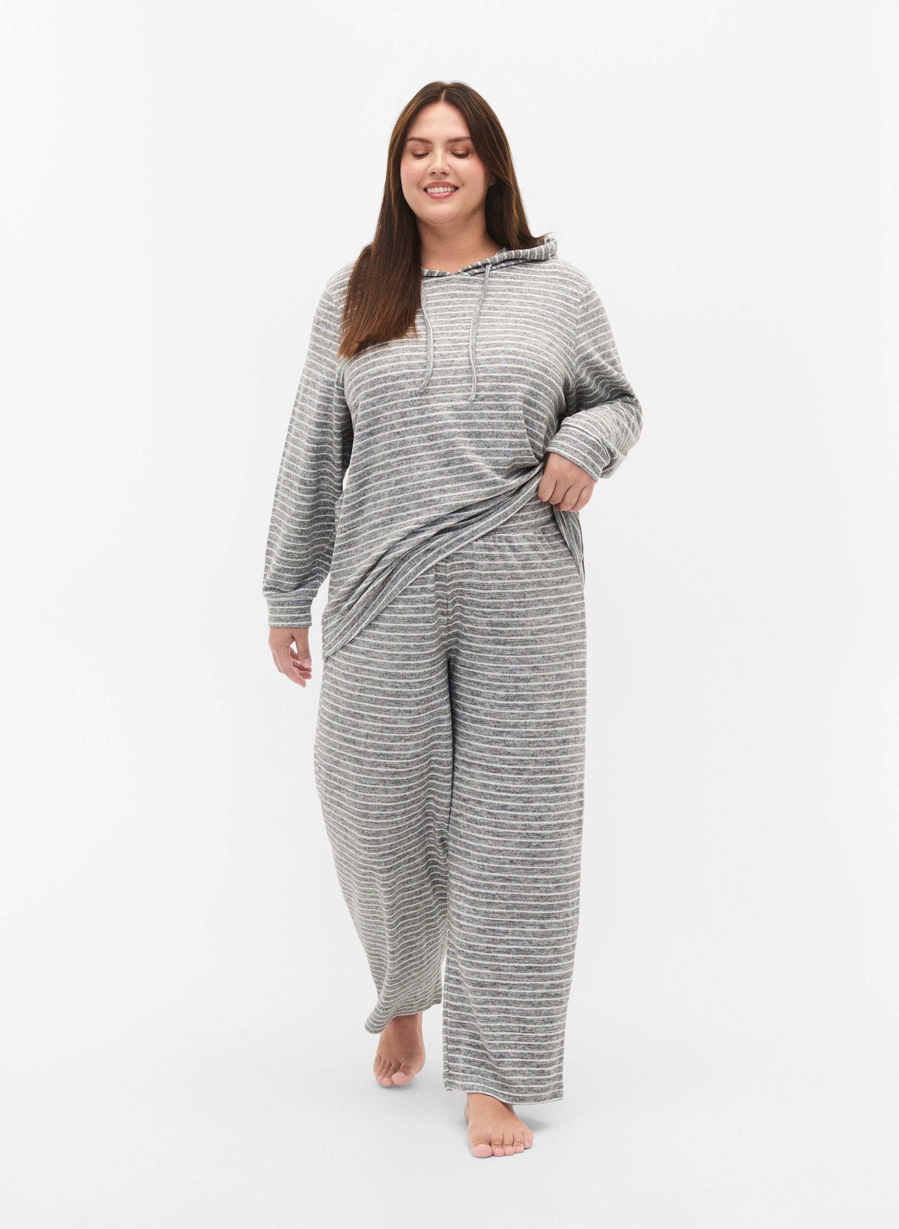 ZizziLockerer Hoodie mit Streifen, DGM Stripe, Model image number 3