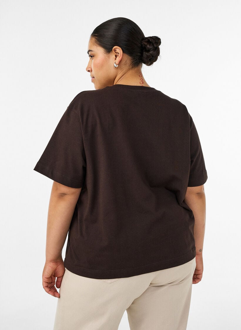 Kastiges T-Shirt aus Baumwolle, Braun, Model image number 2