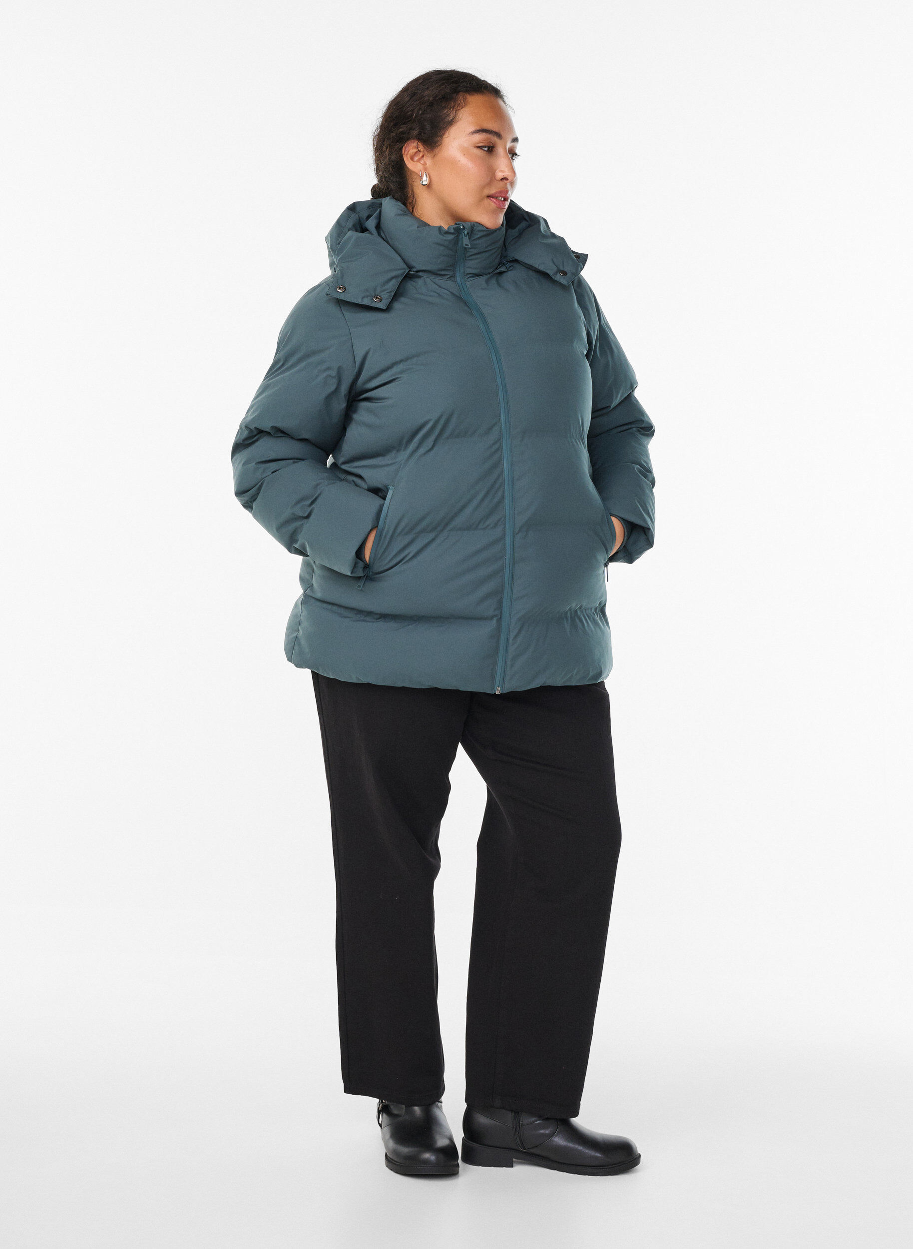 ZizziKurze Steppjacke mit abnehmbarer Kapuze, Gr&uuml;n, Model image number 1