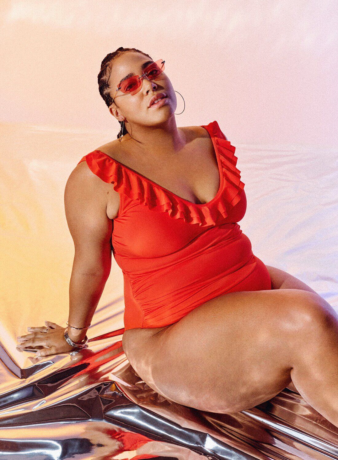 Roter Badeanzug, , Model