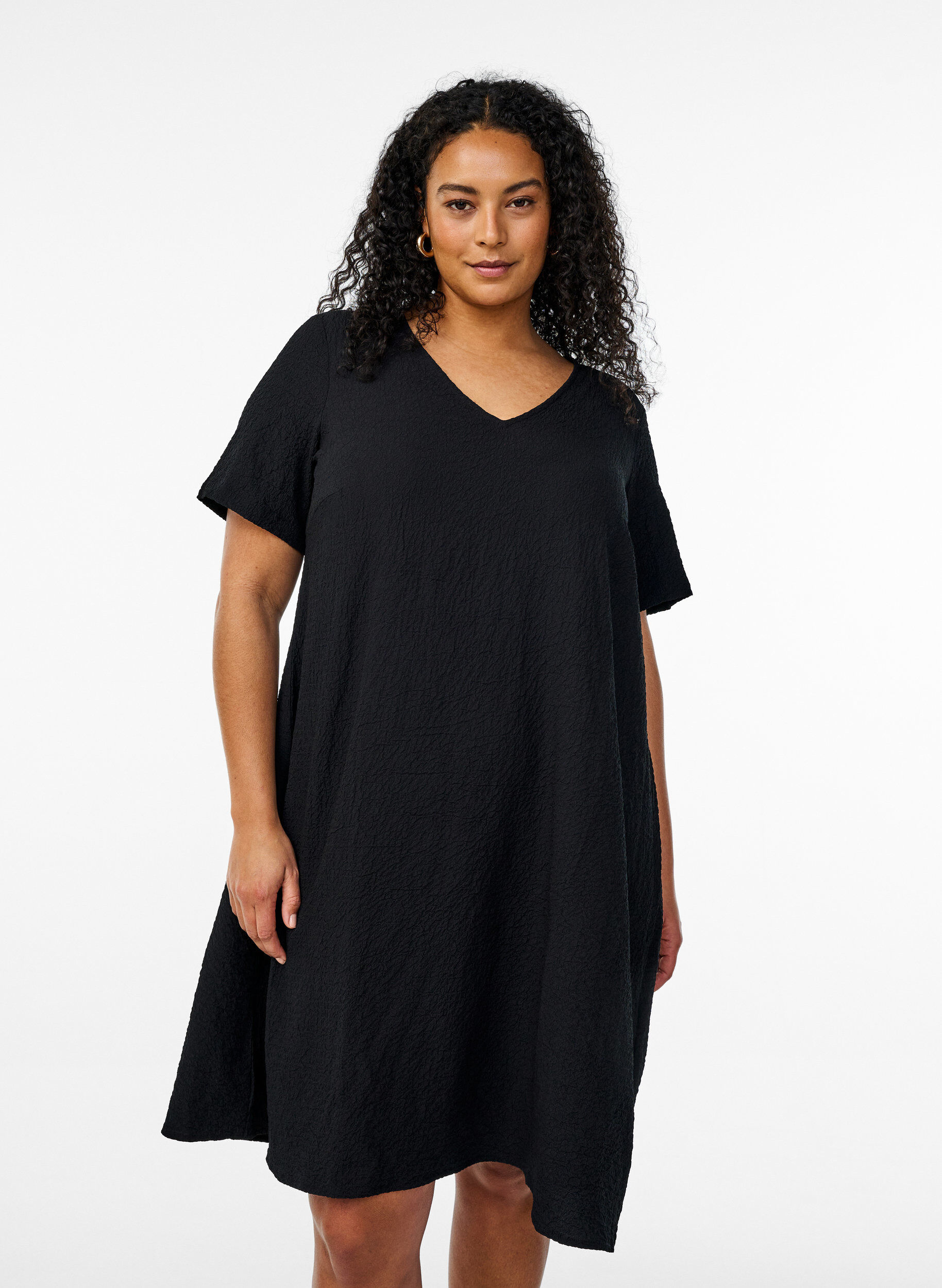ZizziFLASH - Kleid mit kurzen &Auml;rmeln und V-Ausschnitt, Schwarz, Model image number 0
