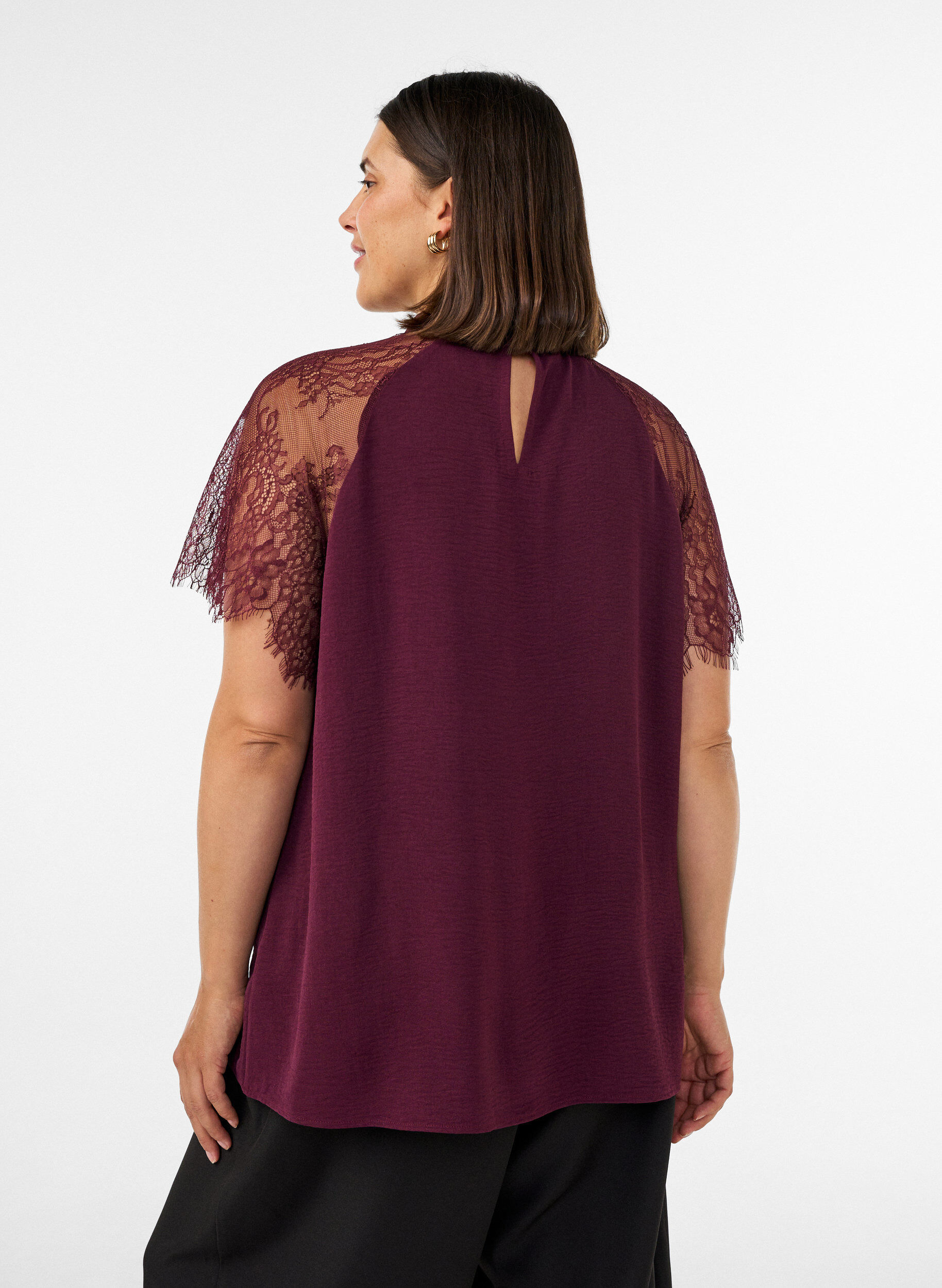 ZizziBluse mit kurzen &Auml;rmeln aus Spitze und hohem Kragen, Rot, Model image number 2