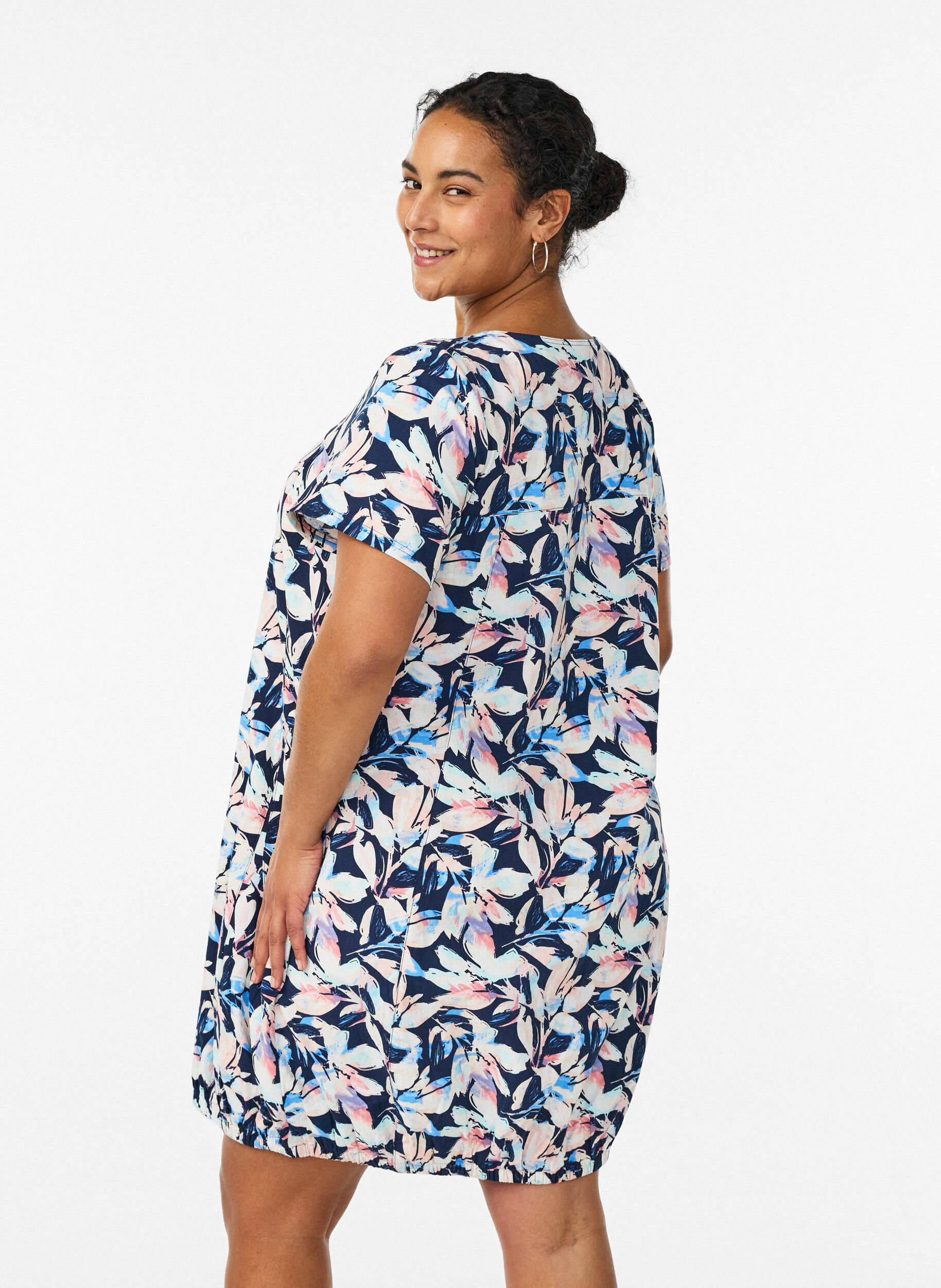 ZizziKurz&auml;rmliges Baumwollkleid mit Aufdruck, Blau, Model image number 2