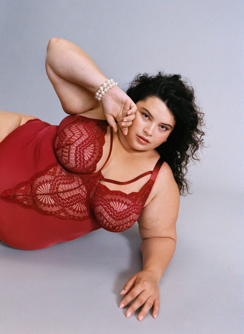 B&uuml;gel-Spitzenbody mit Tr&auml;gerdetails, Rot, Image image number 0
