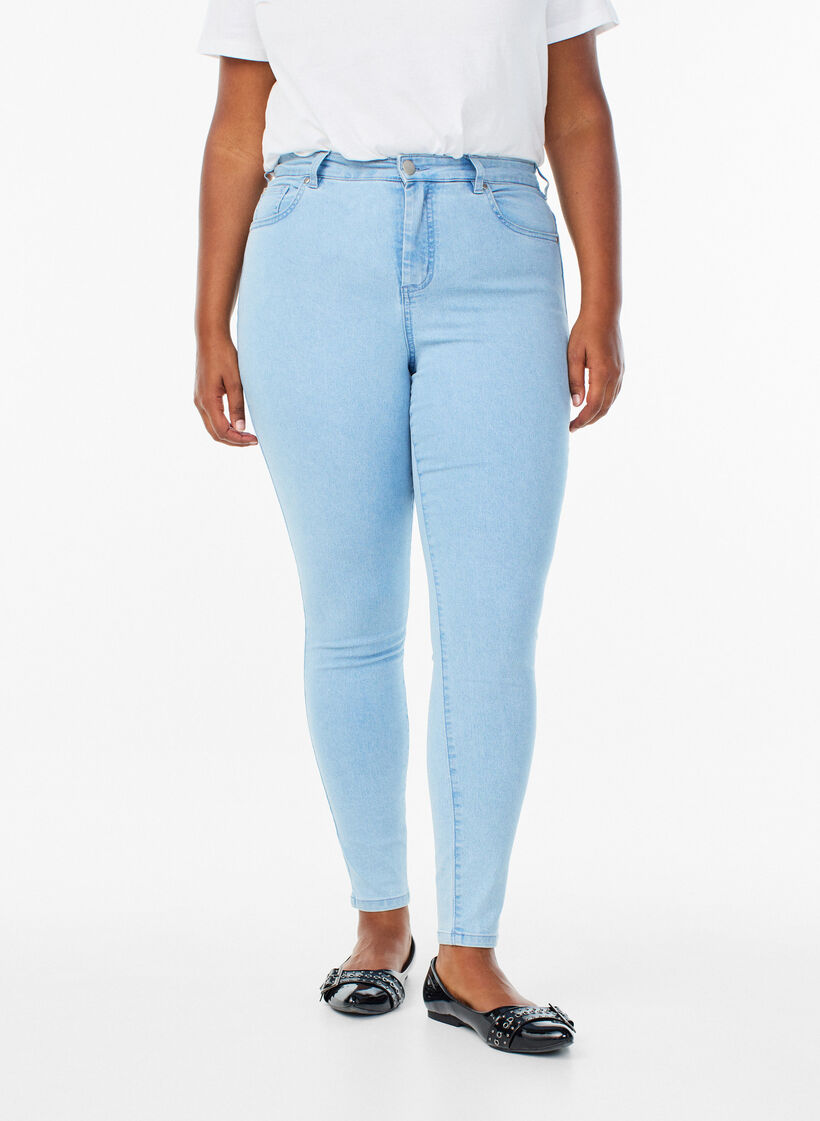 Amy Super Slim Fit Jeans mit hoher Taille, Blau, Model image number 2