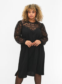 Langärmeliges Kleid mit Spitze, Black, Model