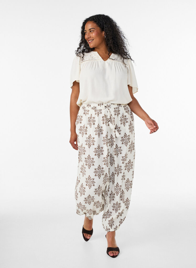 Bluse aus Viskose mit Broderie Anglaise, Beige, Model image number 1
