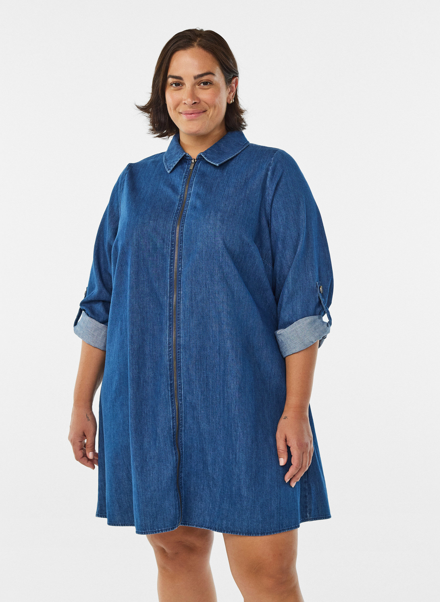 Kurzes Denimkleid mit Rei&szlig;verschluss, Blau, Model