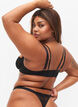 Spitzen-BH mit String-Details, Black, Model image number 1