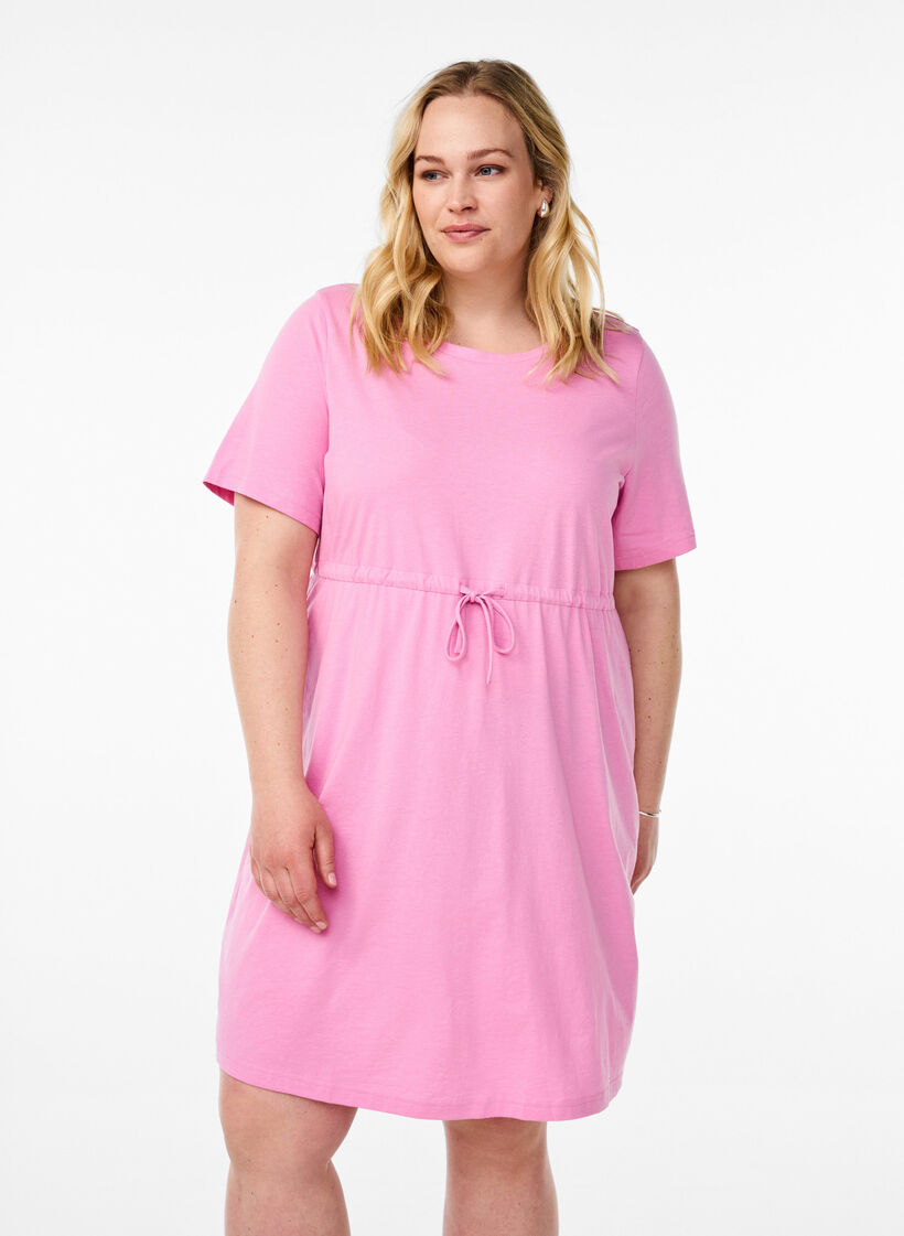 FLASH – Kurzes T-Shirt-Kleid mit Bindegürtel, Pink, Model image number 0