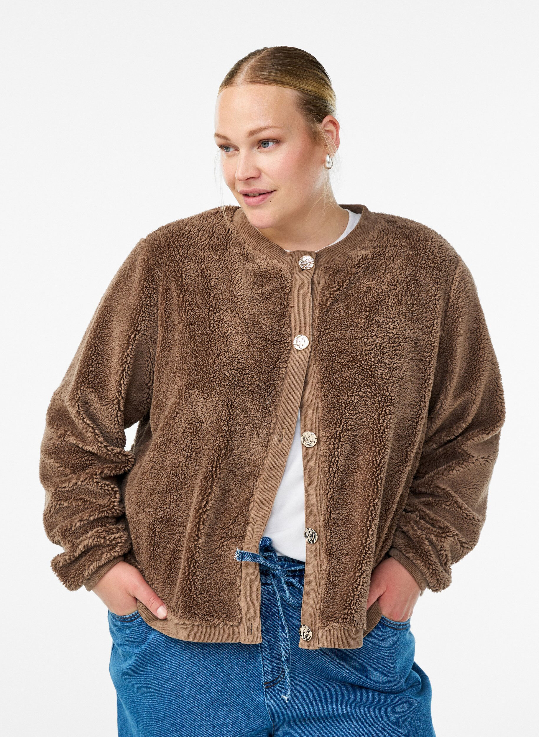 Teddy-Cardigan mit Zierkn&ouml;pfen, Braun, Model
