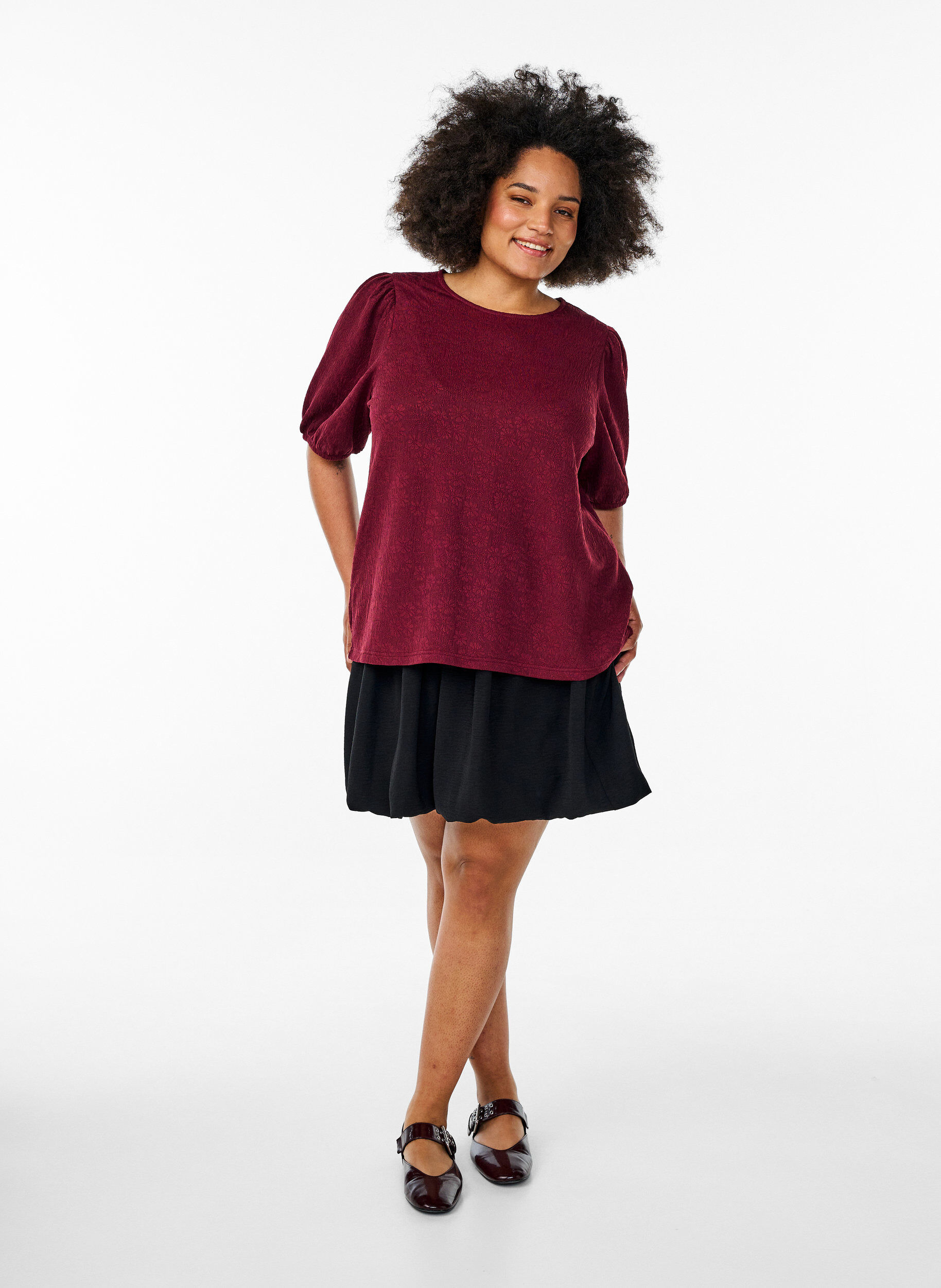 ZizziStrukturierte Bluse mit kurzen &Auml;rmeln, Dunkles Bordeaux, Model image number 1
