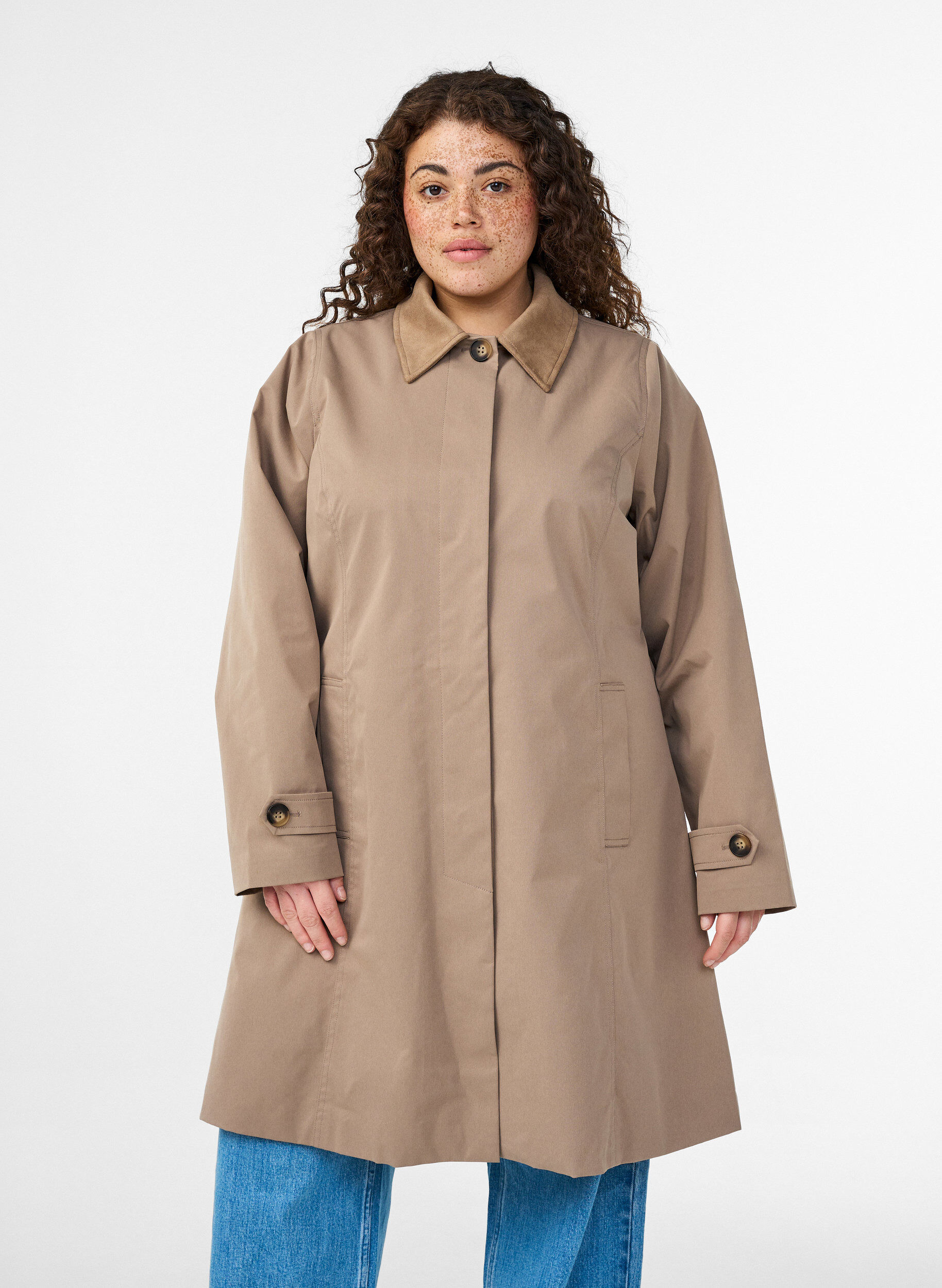 ZizziFr&uuml;hlingsjacke mit Kragen aus Wildlederimitat und verdeckter Knopfleiste, Beige, Model image number 2