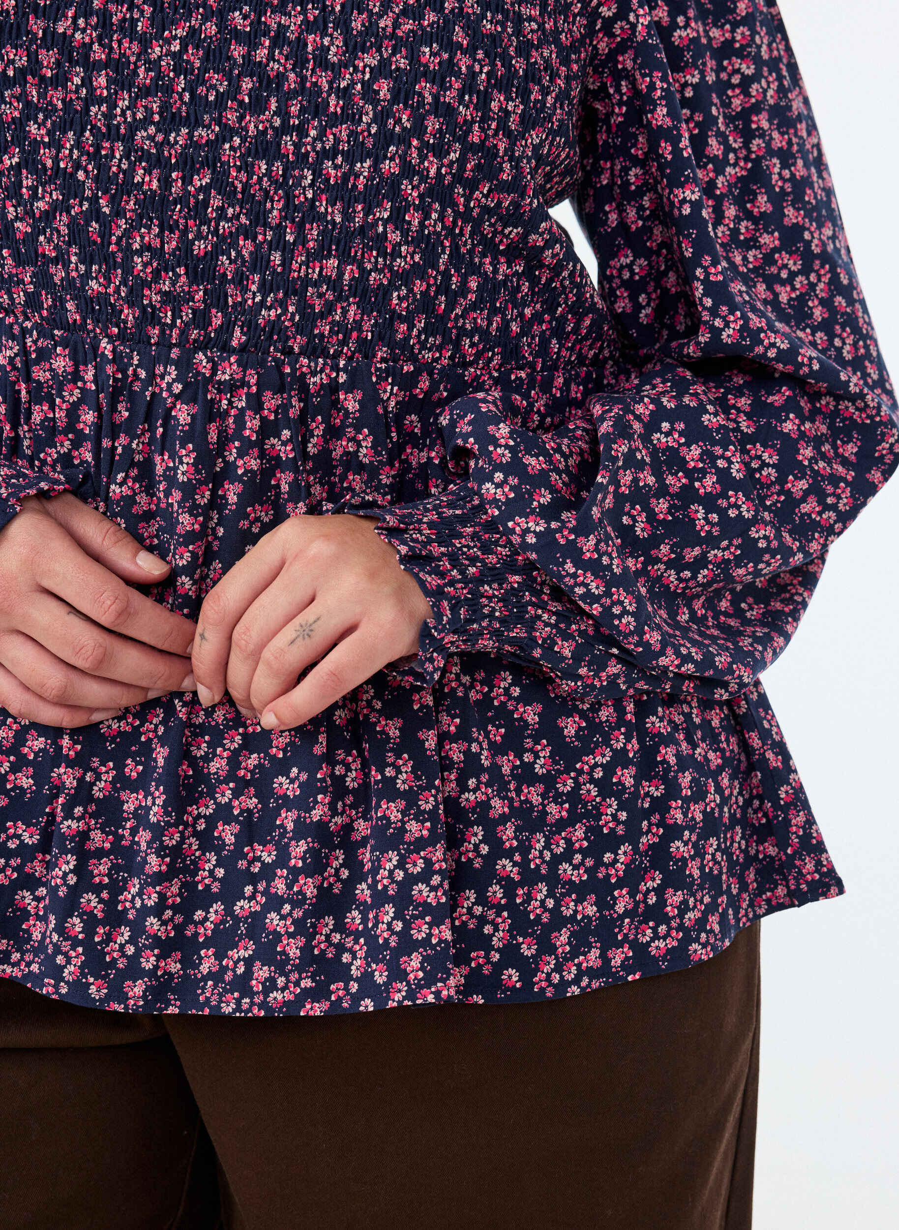 ZizziBluse mit gesmoktem Oberteil und gebl&uuml;mtem Print, Blau, Model image number 3