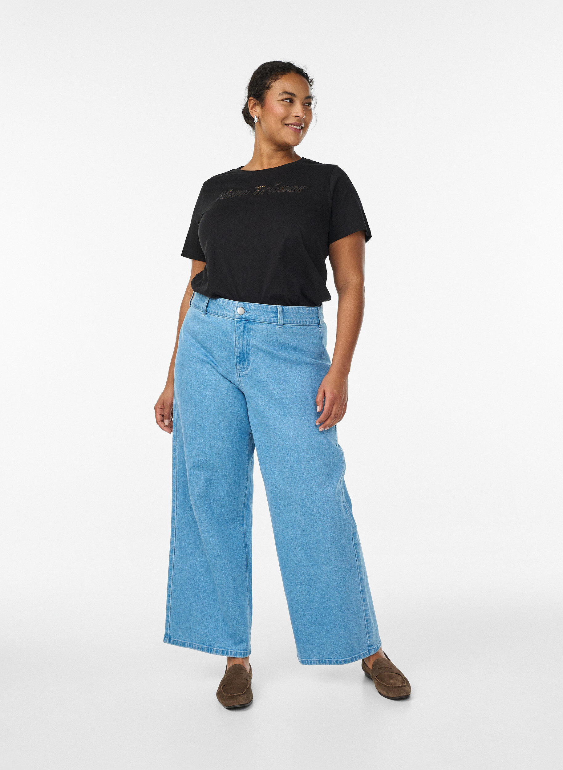 ZizziT-Shirt aus Baumwolle mit dekorativem Frontdetail, Schwarz, Model image number 1