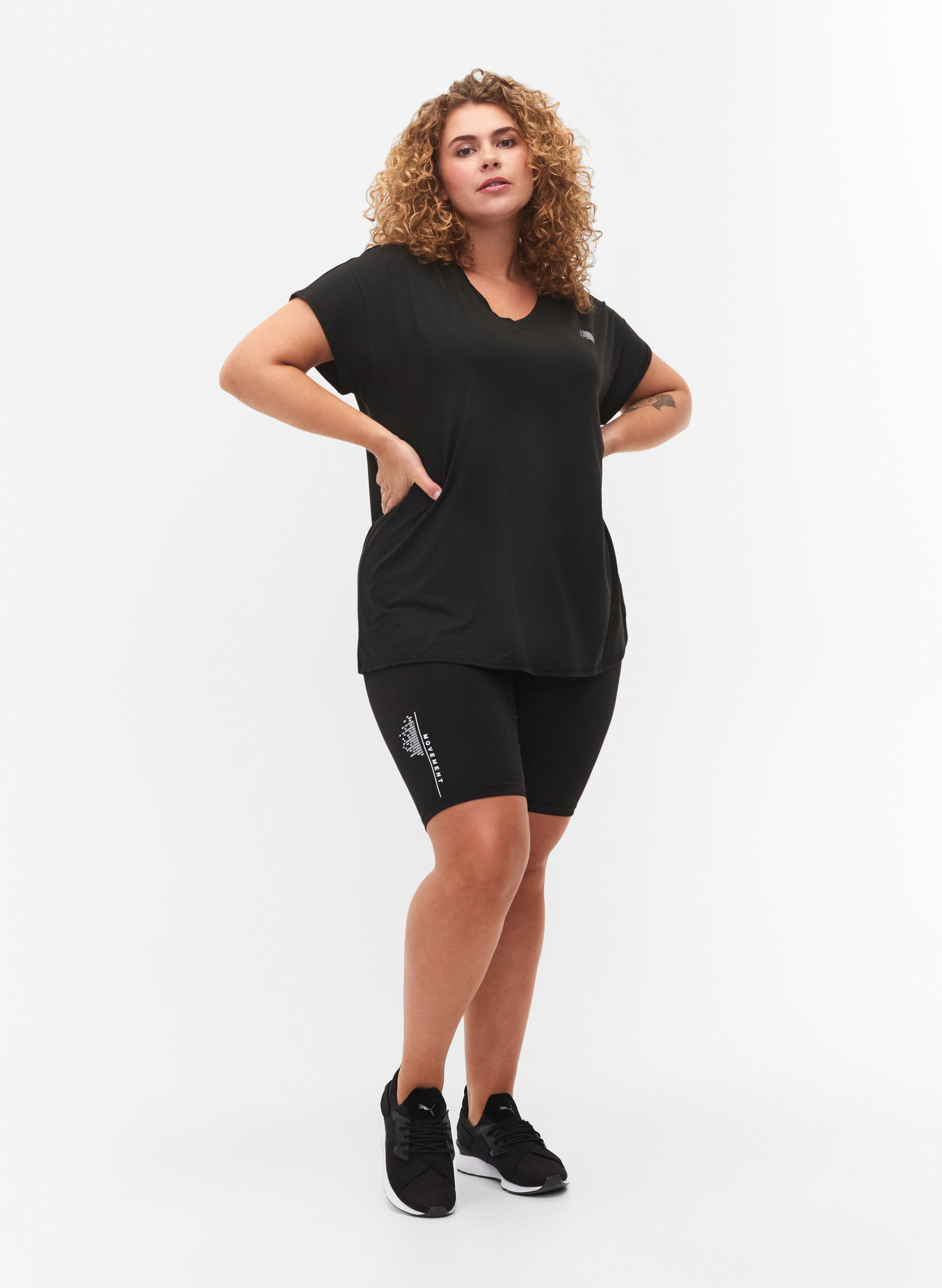 ZizziEng anliegende Trainingsshorts mit Logo, Black, Model image number 2