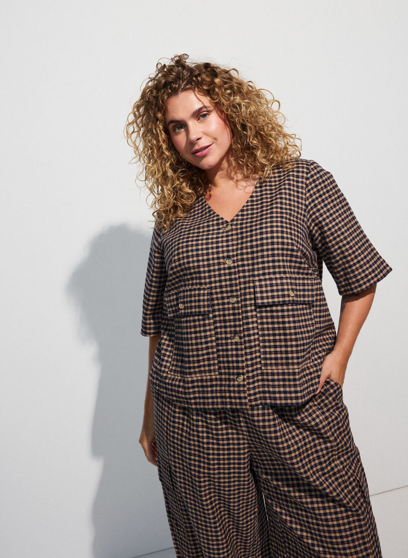 Karierte Bluse mit Brusttaschen, Braun, Model image number 4