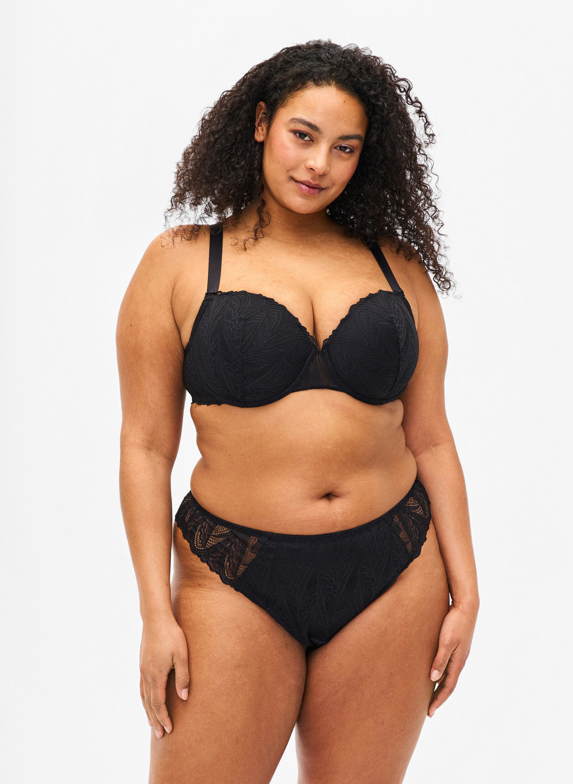 ZizziString mit Spitze und normal hohem Bund, Schwarz, Model image number 0