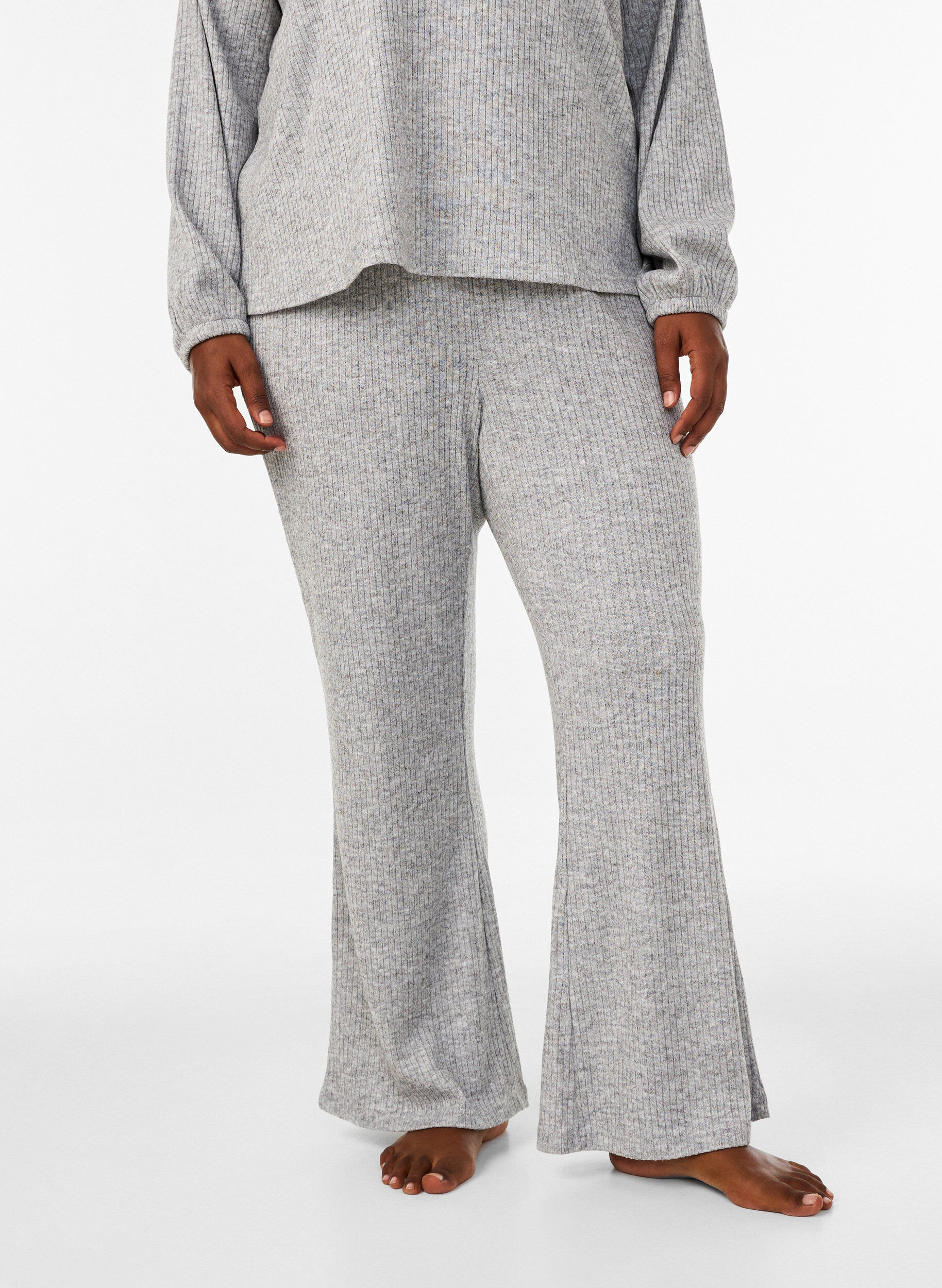 ZizziHose aus Jersey mit Rippstruktur und ausgestelltem Bein, Grau, Model image number 2