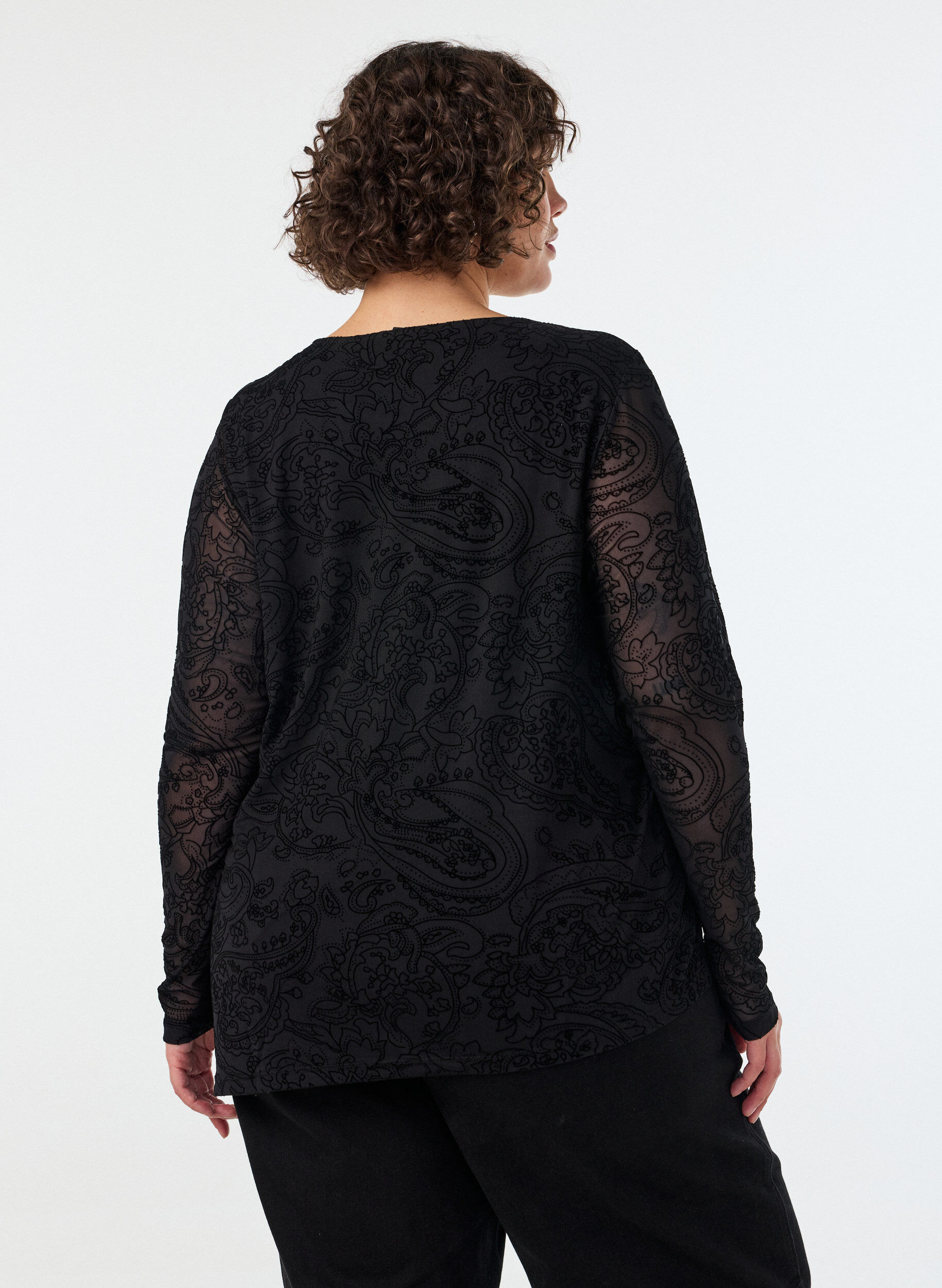 ZizziMesh-Bluse mit Paisley-Print und asymmetrischem Saum, Schwarz, Model image number 2