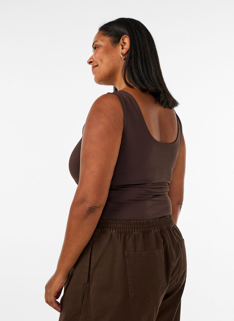 Figurbetontes Basic-Top aus glattem Stoff, Braun, Model image number 4
