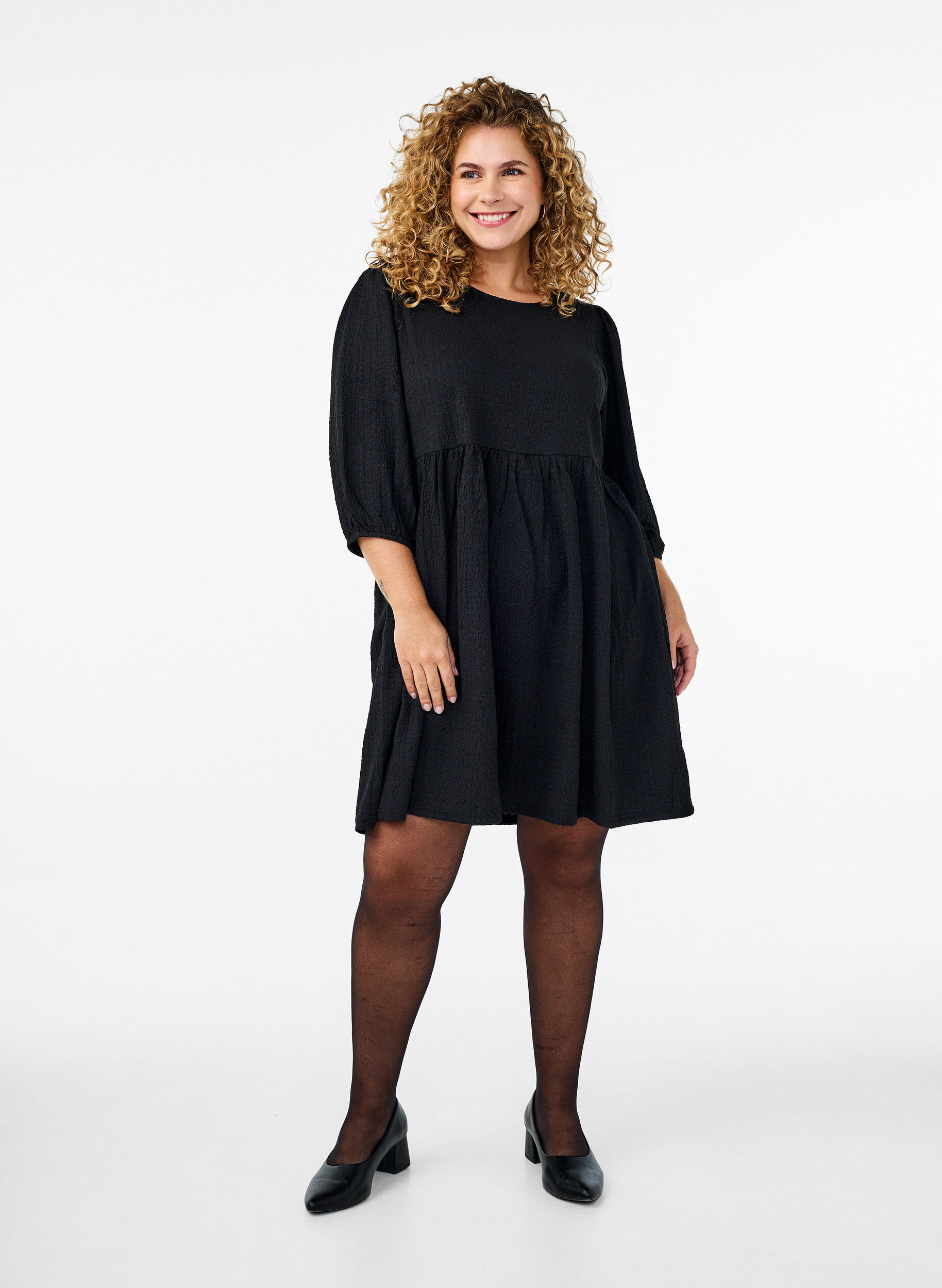 ZizziFLASH - Kurzes Kleid mit Struktur und 3/4-&Auml;rmeln, Black, Model image number 2
