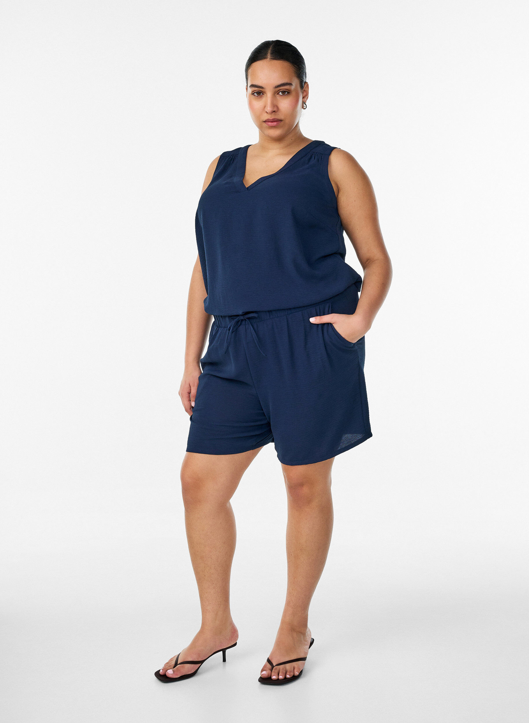 ZizziKurze Hose mit Taschen und elastischem Bund, Blau, Model image number 1