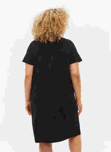 Kurzärmeliges Nachthemd aus Baumwolle, Black w. Self Care, Model image number 1
