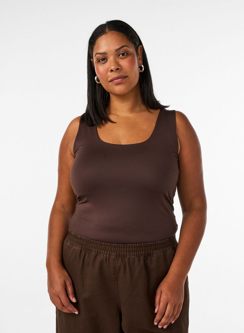 Figurbetontes Basic-Top aus glattem Stoff, Braun, Model image number 0