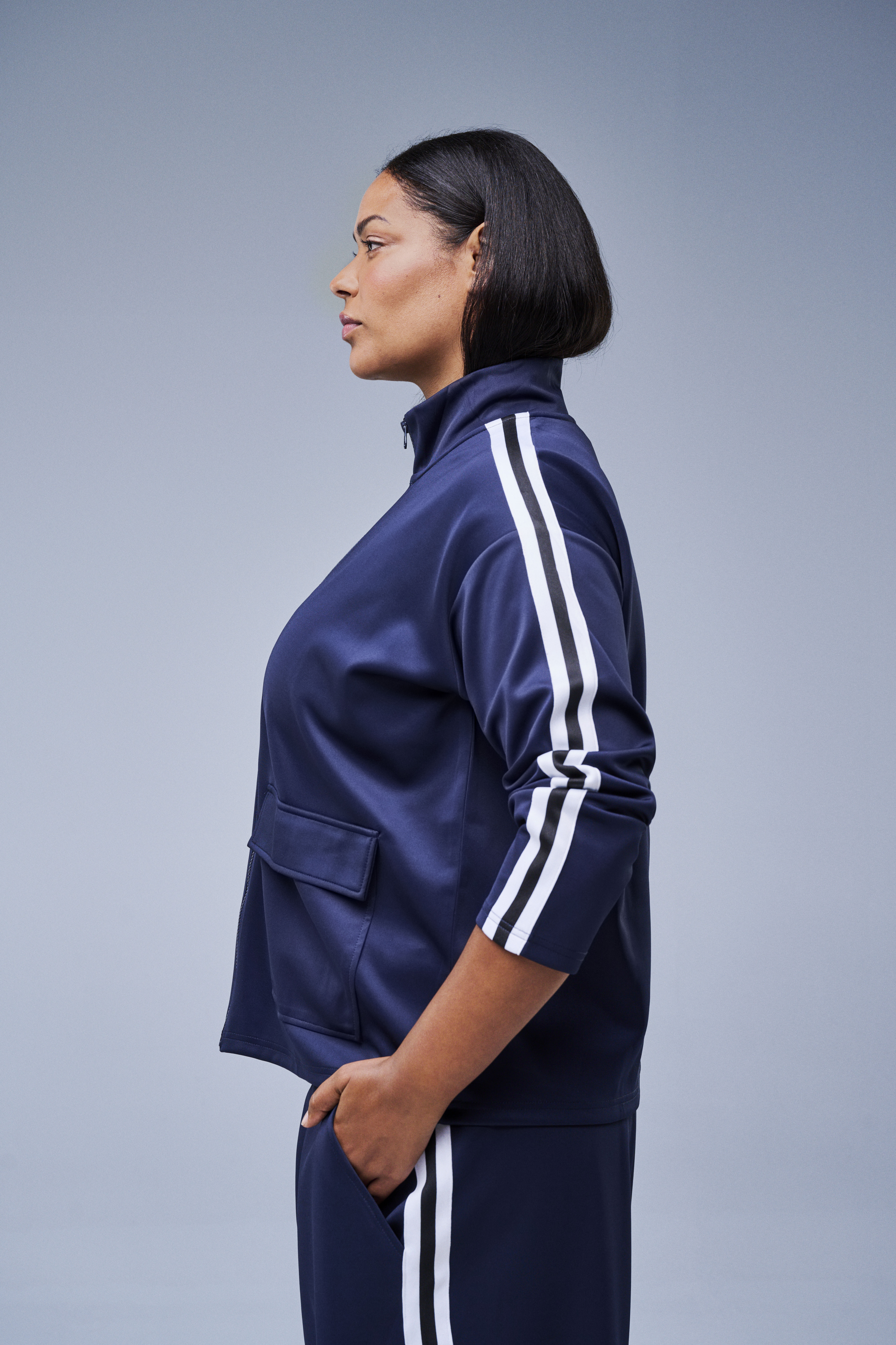 ZizziTrainingsset mit sportlichen Streifen, , Model