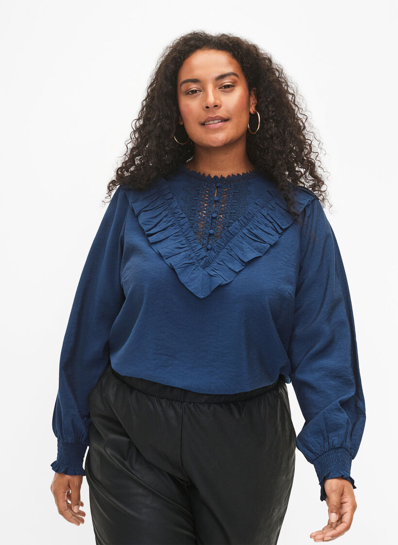  Viskosebluse mit Rüschen und Stickereien, Titan, Model image number 0