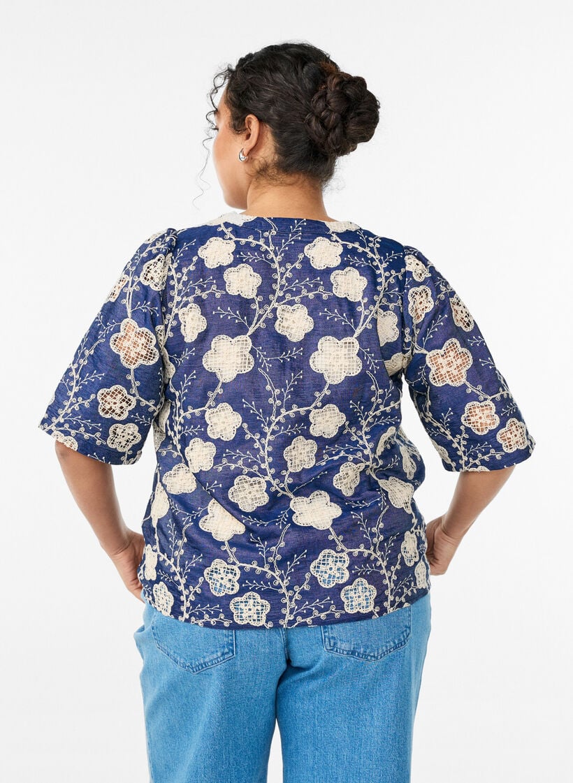 Bluse mit V-Ausschnitt und gesticktem Muster, Blau, Model image number 2