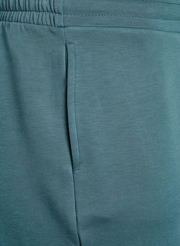 Shorts aus Modalmischung mit Taschen, Gr&uuml;n, Packshot image number 2