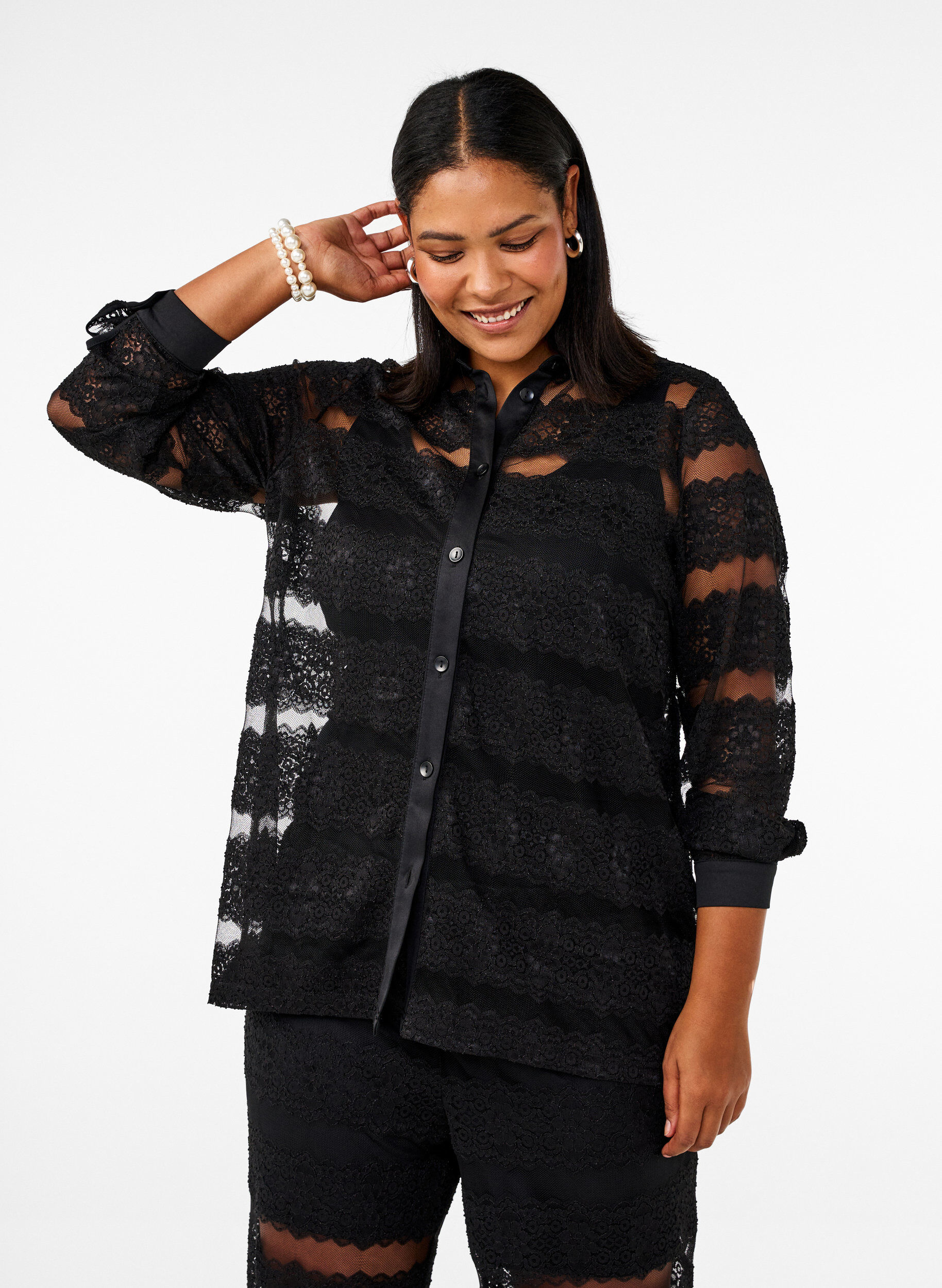 ZizziLockere Bluse mit Spitze und transparentem Mesh, Black, Model image number 0