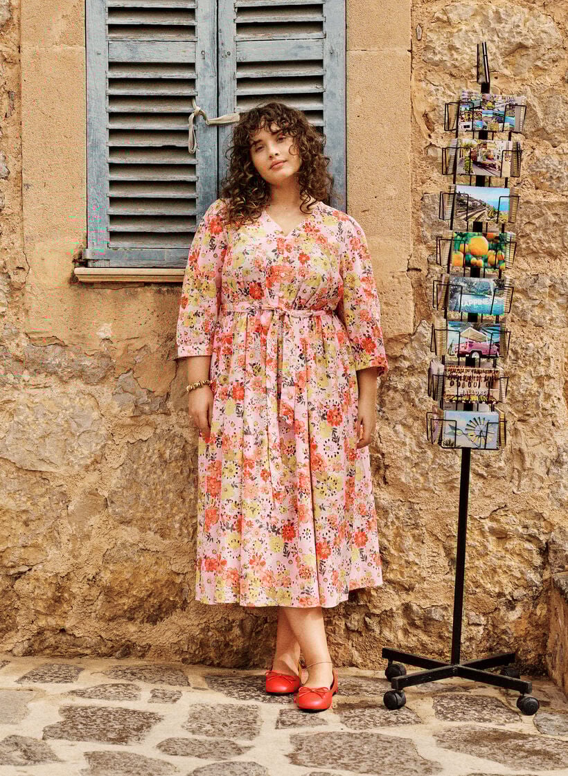 Gebl&uuml;mtes Midikleid mit Lochstickerei und Bindeg&uuml;rtel, Rot, Image image number 0