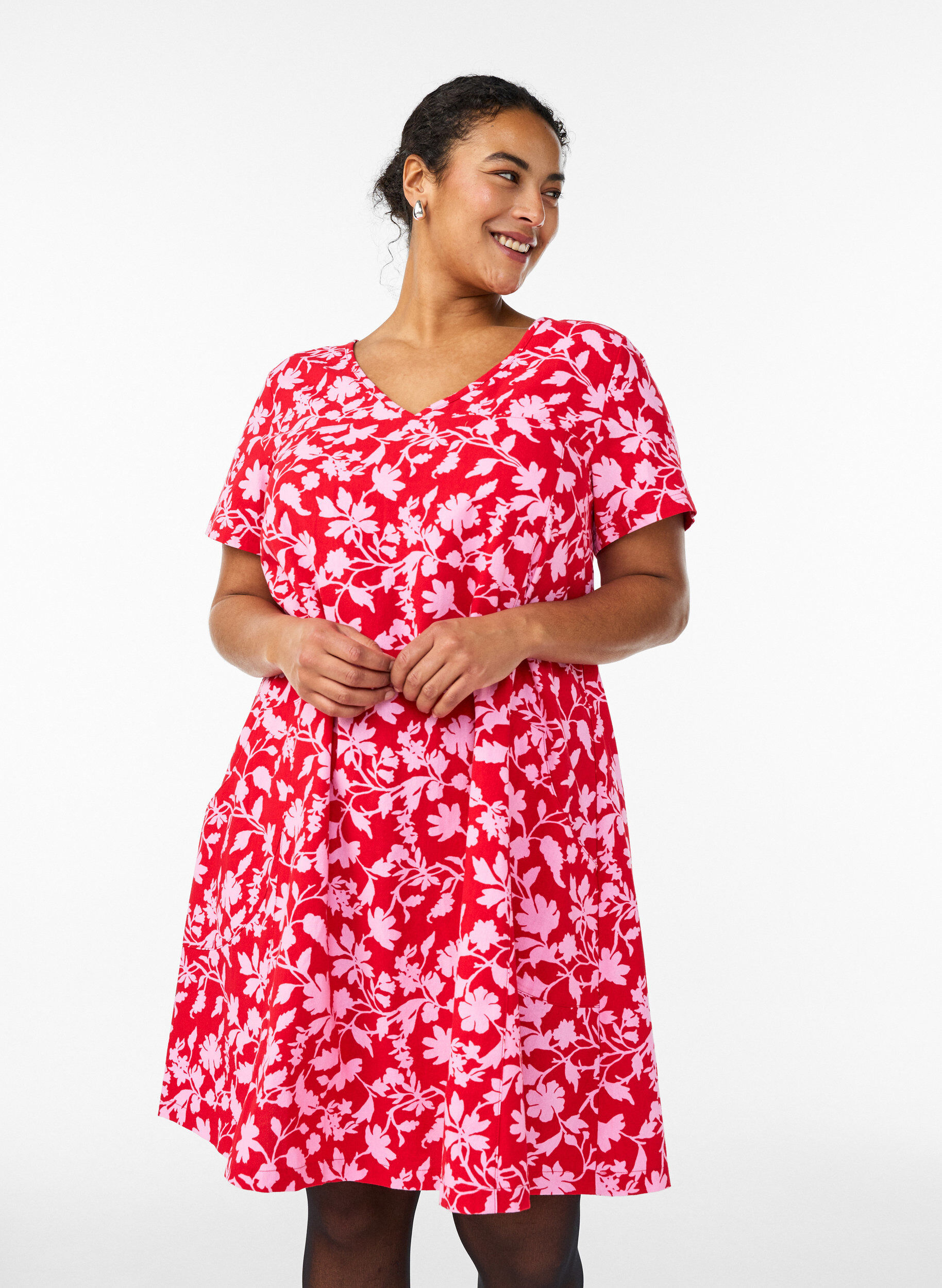 Kurzes A-Linien-Kleid mit floralem Print, Rot, Model