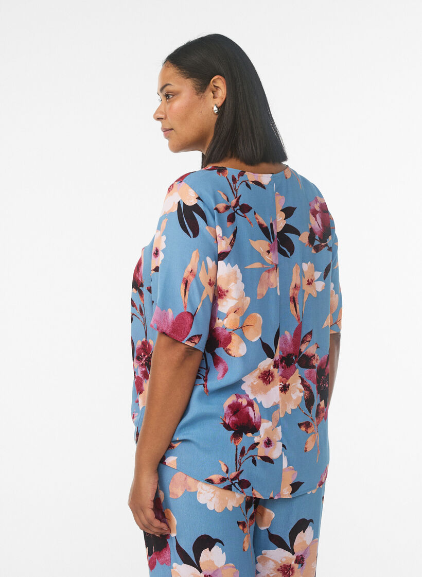 Kurz&auml;rmelige Bluse aus Viskose mit Print, Blau, Model image number 2