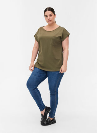 T-Shirt mit Brusttasche aus Bio-Baumwolle, Ivy Green, Model image number 2