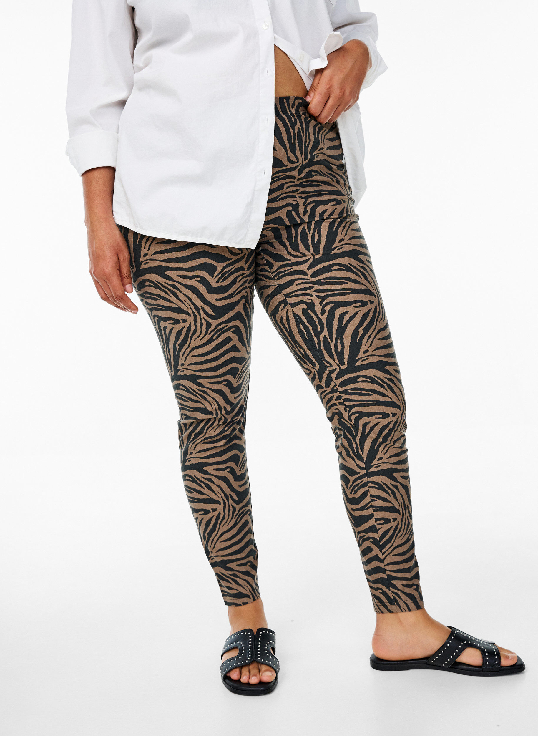 Leggings aus Viskose mit Zebraprint, Braun, Model